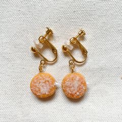 ミニチュア　生クリームドーナツ　イヤリング　金属アレルギー対応