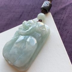ミャンマー産本翡翠 福瓜の彫刻ペンダント 手彫り透かし彫り 氷糯種