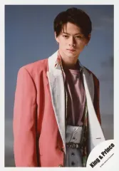 【中古】生写真(ジャニーズ) King ＆ Prince/平野紫耀/上半身・衣装ピンク.白・両手下・体右向き・目線左/アルバム「L＆」MV＆ジャケ写オフショット/公式生写真