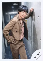 【中古】生写真(STARTO) HiHi Jets/作間龍斗/膝上/「HiHi Jets Arena Tour 2024 BINGO」グッズオフショット/公式生写真