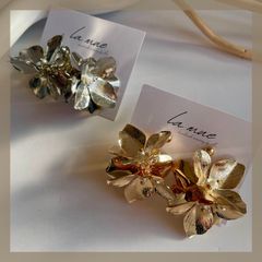 【304ステンレス 24KGP】ハンドメイドピアス メタルフラワー ウェディング 大ぶり お花 ゴールド シルバー アレルギー対応【イヤリング変更可能】