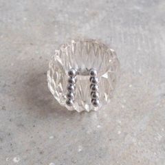 Ouca（ウーサ）ピアス／ヴィンテージテイストを纏うピアス/小粒シルバーIライン
