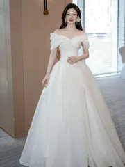 新品未使用 軽量サテンメイン　ウェディングドレス