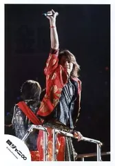 【中古】生写真(ジャニーズ) 関ジャニ∞/大倉忠義/膝上・赤ジャケット・右手マイク上に/公式生写真