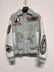 LOUIS VUITTON ルイヴィトン バーシティ レザー ブルゾン スタジャン アウター ジャケット 白 ホワイト グレー メンズ レディース 44サイズ ほぼ未使用
