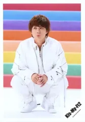 【中古】生写真(ジャニーズ) Kis-My-Ft2/北山宏光/全身・しゃがみ・衣装白・目線左・口すぼめ・両手曲げ/シングル「君、僕。」MV＆ジャケ写オフショット/公式生写真 