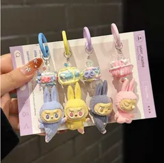 値下げ Labubu ラブブ バッグチャーム キーホルダー マスコット キーチェーン アクセサリー ぬいぐるみ うさぎ 着ぐるみ キャラクター カラフル 可愛い 人気 グッズ 推し活 プレゼント ギフト 小物 カバン飾り バッグ飾り ファッション雑貨 全6色