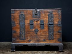 【最高級】唐木家具 木象嵌 チェスト アンティーク調 鳳凰金具 寄木細工 最高級】唐木家具 木象嵌 チェスト アンティーク調 鳳凰金具 寄木細工