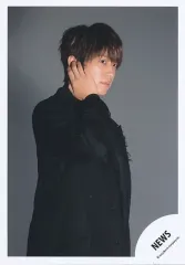 【中古】生写真(STARTO) NEWS/小山慶一郎/上半身/シングル「ギフテッド」MV＆ジャケ写オフショット/公式生写真