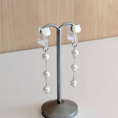 白蝶貝のネコと揺れる貝パールイヤリング ～ 樹脂クリップ金具 金属アレルギー対応 ～