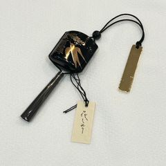 《花しおり》ミニ印籠の組み紐根付け　帯飾り　ストラップ　黒　つばめ