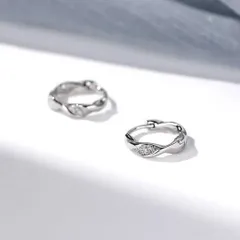 476【シルバー925】ダイヤ フープピアス ひねり ツイスト レディース ジュエリー 小ぶり 上品 華奢 シンプル エレガント 高級感 普段使い オフィス デート 結婚式 入学式 卒業式 フォーマル ギフト プレゼント おしゃれ きれいめ 大人可愛い 高見え