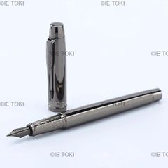 1 個シルバーグレーハイエンドビジネスメタルペン、リジウムペン先中サイズ 0.5 ミリメートル。学校の教室、オフィス、毎日の書き込みに