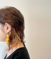 ボンボンピアス 3連 刺繍糸 軽いピアス 秋冬カラー 大人可愛いアクセサリー