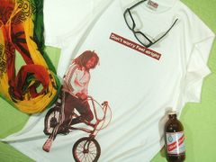 心配するな、大丈夫、ご機嫌ボブ・マーリーＴシャツツ【サイズ：S 、M 、L 、XL 、2XL 】（土日も発送）Ｔシャツ　BOB　ボブＴシャツ　ラスタ　ボブマーレーTシャツ　大きいサイズ　レゲエＴシャツ　ジャマイカ　ビッグサイズTシャツ　【無料ラッピング】