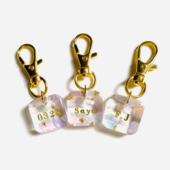 名入れキーホルダー　シェル　ハンドメイド　レジン　席札　お揃い　推し活　文字入れ