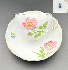 【希少】Meissen（マイセン）一級品 カップ&ソーサー 野ばら＆忘れな草 手描き 金彩 優美なハンドル 双剣マーク F010