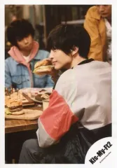 【中古】生写真(ジャニーズ) Kis-My-Ft2/玉森裕太/膝上・座り・衣装白赤黒・右手ハンバーガー/18初夏 コンサートパンフ＆グッズ撮影オフショット