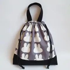 ハンドメイド リバーシブル うさぎ × 水玉 体操着入れ お着替え袋 巾着バッグ 体操着袋 体操服袋 着替え袋 体操服入れ 着替え入れ 体操服バック 体操服バッグ 体操着バッグ 体操着バック 入学 入園 ドット 女の子 シンプル モノトーン