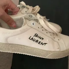 2025年最新】Saint Laurent メンズ スニーカーの人気アイテム - メルカリ