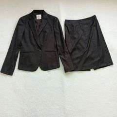 【美品】組曲　セットアップスーツ　パンツスーツ　レディーススーツ　KUMIKYOKU　ビジネススーツ　茶色　ダークブラウン　毛　シルク　卒園式　卒業式　顔合わせ　七五三　ママスーツ　会食　入学式　セレモニー　冠婚葬祭　オフィス　ストライプ　Mサイズ