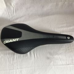 GIANT　ロードバイク サドル 軽量　スポーツタイプ　ブラック×グレー