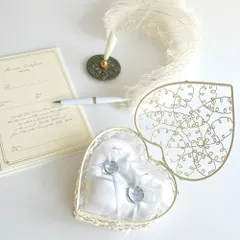 サムシングブルー リボン 付き ハート型リングピロー 完成品 フタ付き ミルキーホワイト バスケット