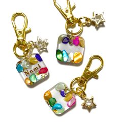 名入れキーホルダー＊星チャーム付き＊カラフルストーン＊名前＊文字入れ＊ハンドメイド＊レジン＊プチギフト＊プレゼント