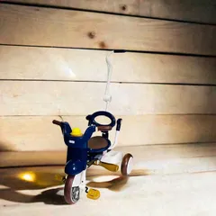 【中古】エム・アンド・エム iimo 三輪車 iimo02 ユニバーサルブルー 限定カラー 1062 カジキリ押棒 折りたたみ式 コンパクト フリーペダル※ガード欠品※小さなお子様には使えません