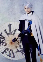 【中古】生写真(男性) 梅津瑞樹(山姥切長義)/膝上・戦闘服・和傘持ち・背景グレー・キャラクターショット/舞台「『刀剣乱舞』綺伝 いくさ世の徒花」ランダムブロマイド