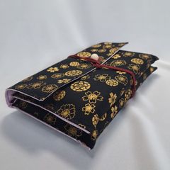 No.5002　2冊収納可能　御朱印帳ケース　仕切り　ポケット付　黒　ゴールド　花　母の日