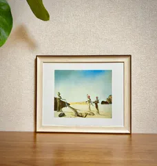 新品☆額縁付アートポスター☆サルバドール・ダリ☆Salvador Dali☆Three Young Surrealist Women Holding in their Arms the Skins of an Orchestra, 1936☆60