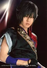 【中古】生写真(男性) 牧島輝(大倶利伽羅)/キャラクターショット/Blu-ray・DVD「ミュージカル「刀剣乱舞」鶴丸国永 大倶利伽羅 双騎出陣-春風桃李巵-」公式通販サイト予約特典撮り下ろし写真(ライブver. 第2形態)