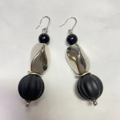 12☆ブラック シルバー 長め 揺れるピアス