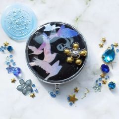 和烏のピルケース　レジンピルケース　レジンハンドメイド　ハンドメイドピルケース　小物入れ　薬入れ　烏