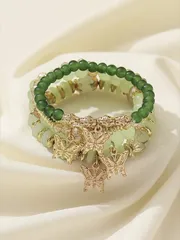 ジュエリー レディース ブレスレット セット ボヘミアングラスビーズの 花 バタフライチャームエラスティックブレスレット 4個セット、女性用（バタフライの位置はランダム）