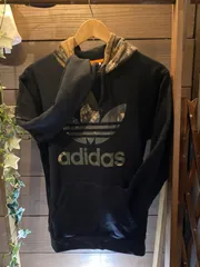 アディダス迷彩パーカー