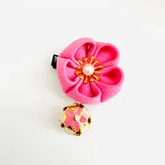 【和風髪飾り】さくらモチーフ つまみ細工風クリップ（鈴付き）七五三・夏祭り・ひな祭り・お正月・写真撮影にも／子供向けヘアアクセサリー