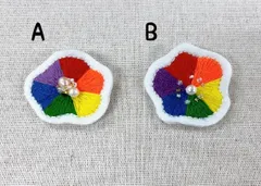 《レインボーフラッグ ブローチ》刺繍 レインボー カラー フェルト ビーズ