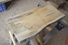 アウトレット トチ(橡)の一枚板 長さ約68cm 幅約32～37cm 厚さ約2.9cm DIY用 Z123