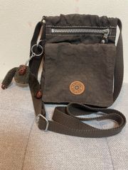 キプリング　Kipling K13732-740 ポーチ　中古