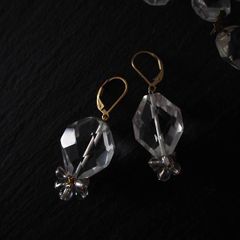 Ouca（ウーサ）ピアス／独創的でしなやかなフォルムにこだわったピアスコレクション/14KGF×水晶大粒