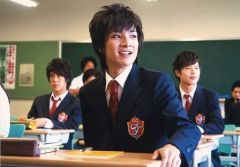 [중고]생사진(남성) BOYS AND MEN/혼다 고후미/가로형·상반신·의상 블랙·흰색·넥타이 레드·제복·시선 오른쪽·왼손 책상·교실/[왜 동당원 성야 16세는 그녀가 할 수 없는 것인가?]생 사진