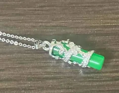 【最終価格】天然翡翠 龍モチーフペンダント お守りジュエリー天然翡翠ペンダントトップ！