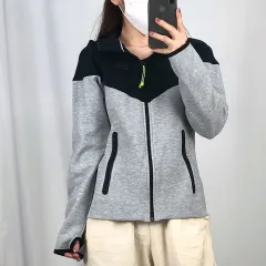 NIKE(ナイキ) グレー 黒 テックパック ジップアップパーカー フード付き M 250318