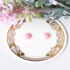 No.864　レジン　シンプル　ネオピンクの小さいピアス　イヤリング ハンドメイド