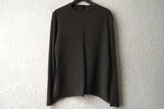 ウールカシミヤクルーネックニットセーター / forme d'expression(フォルメデエクスプレッション)