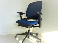 steelcase スチールケース　リープＶ２チェア　ネイビー