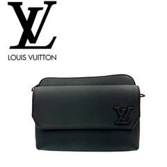 【未使用品】LOUIS VUITTON ルイヴィトンファストライン･メッセンジャーメタル製　LV イニシャルブラック金具　メンズ　M22482