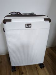 LEE　スーツケース　キャリーケース　人気のホワイト　3.8キロ